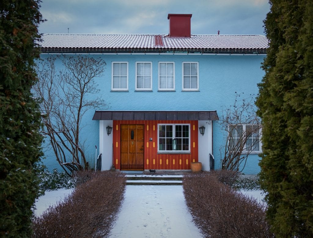 Sell your house in winter - blue house