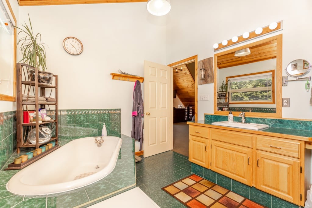 dream estate property, 1417 Apex Mountain Road bathroom