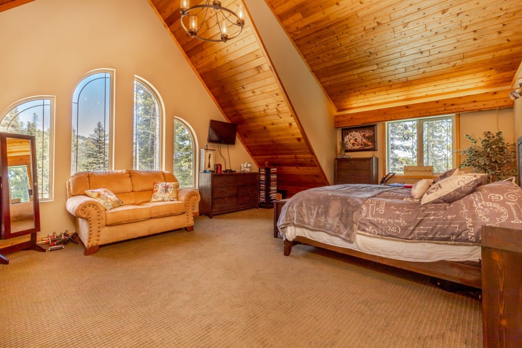 dream estate property, 1417 Apex Mountain Road bedroom